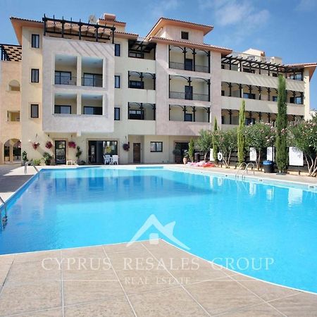 Queens Gardens Suite By The Sea, Pool And Mall Paphos Esterno foto